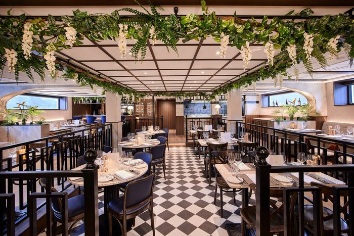 MOMENTS Restaurant